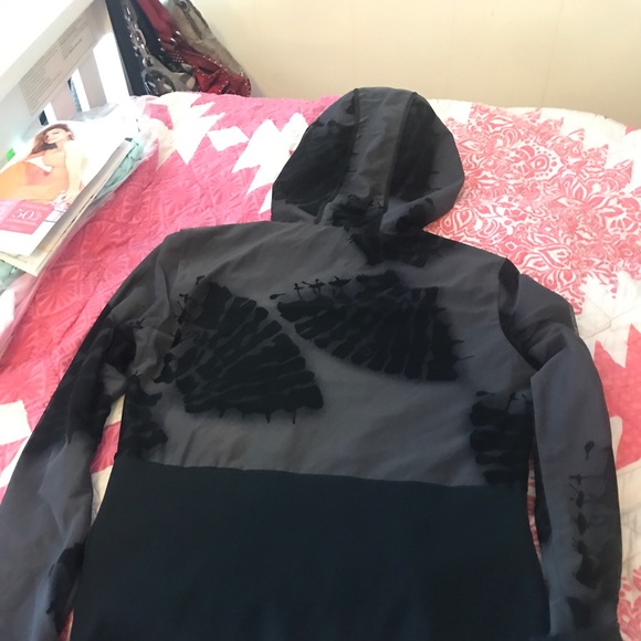 Lululemon - Picture 3 of 7